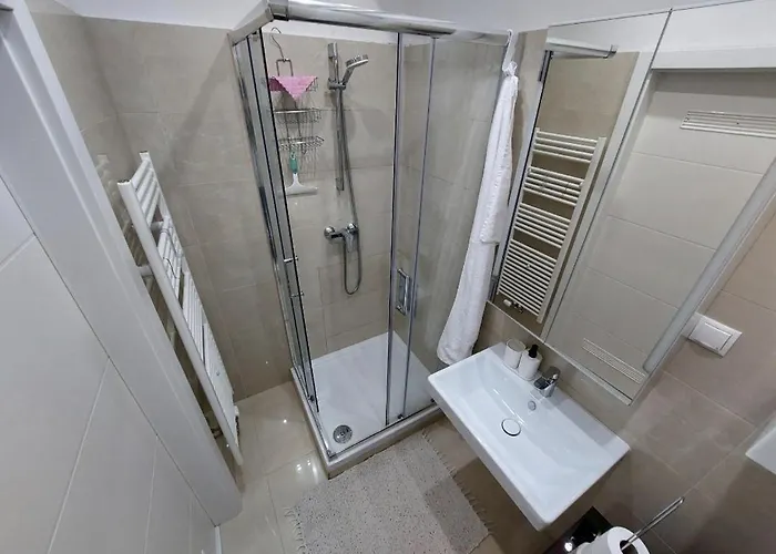 Apartment Free Garage, U4&u6 5min, 33m2
